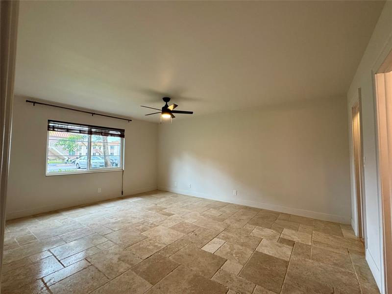 Image 11 of 17 For 124 19th Ct  102b
