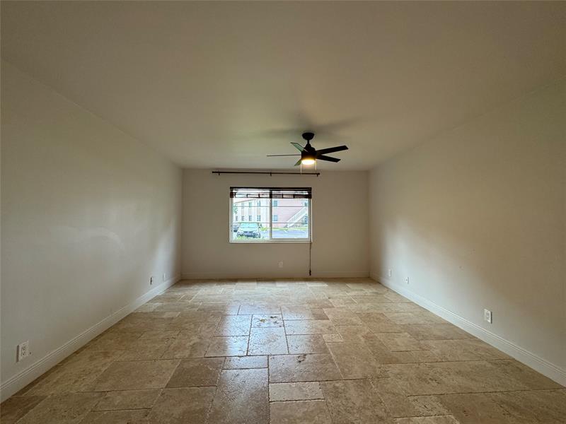 Image 14 of 17 For 124 19th Ct  102b