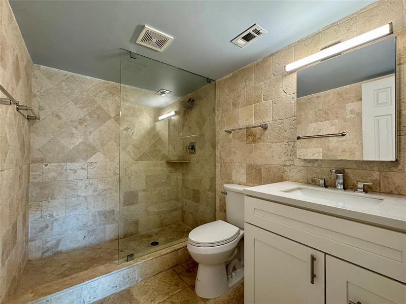 Image 15 of 17 For 124 19th Ct  102b