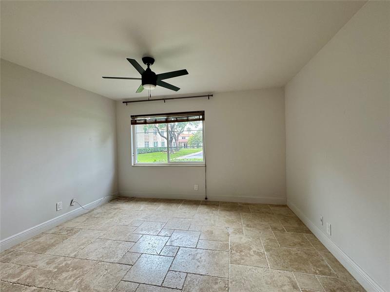 Image 5 of 17 For 124 19th Ct  102b