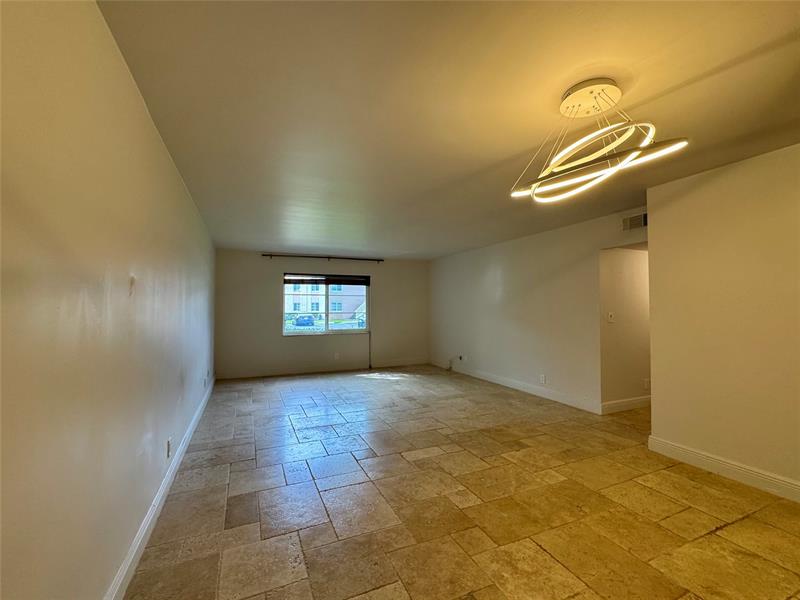 Image 7 of 17 For 124 19th Ct  102b