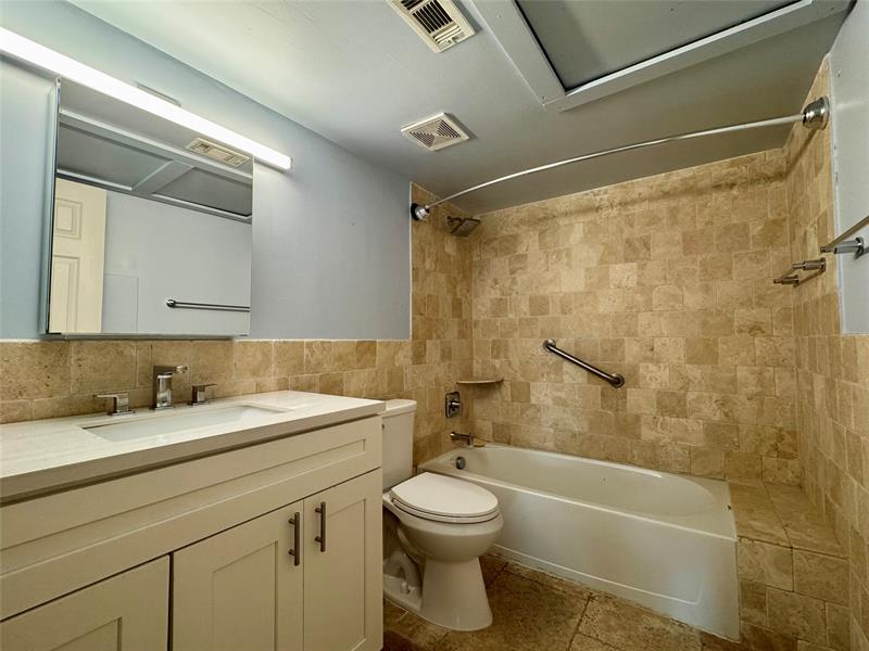 Image 8 of 17 For 124 19th Ct  102b