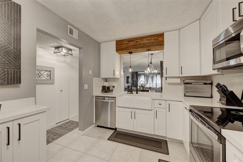 Image 13 of 30 For 8592 Sunrise Blvd  206