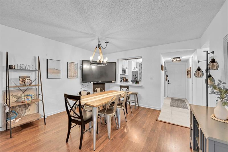 Image 8 of 30 For 8592 Sunrise Blvd  206