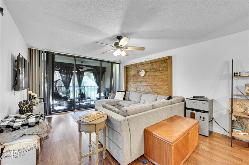 Image 9 of 30 For 8592 Sunrise Blvd  206