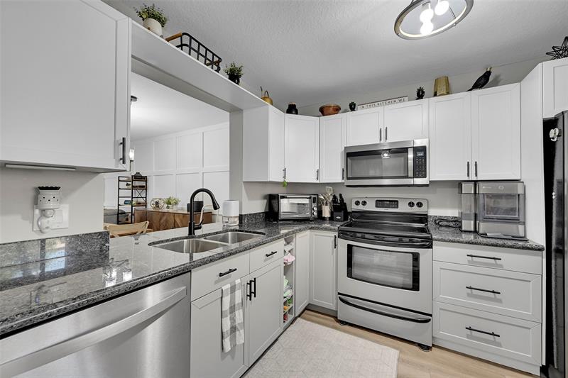 Image 9 of 25 For 8592 Sunrise Blvd  102