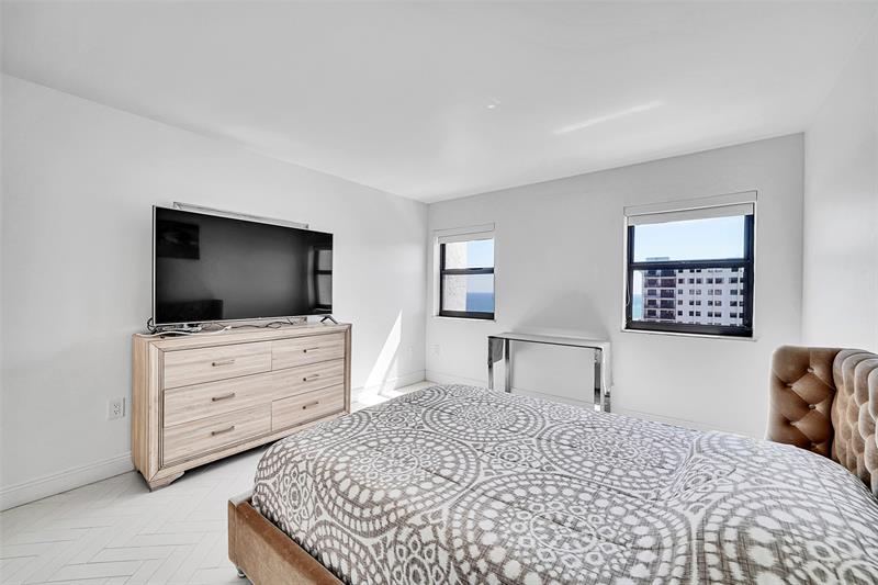 Image 22 of 63 For 1201 Ocean Dr  2301