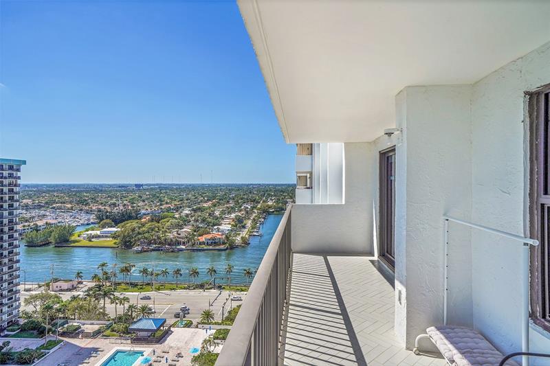 Image 4 of 63 For 1201 Ocean Dr  2301