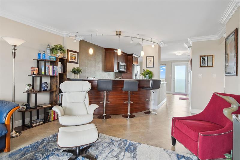 Image 16 of 37 For 2611 Riverside Dr  1106