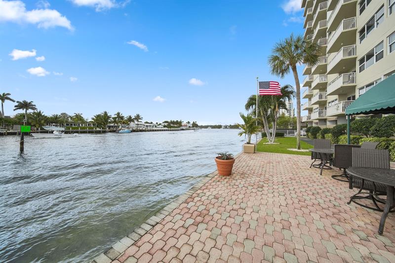 Image 28 of 37 For 2611 Riverside Dr  1106