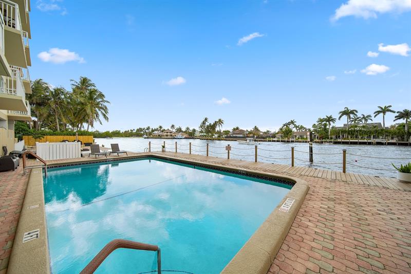 Image 29 of 37 For 2611 Riverside Dr  1106