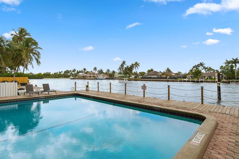 Image 30 of 37 For 2611 Riverside Dr  1106