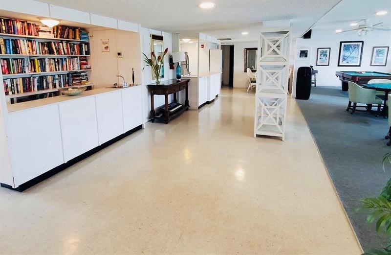 Image 35 of 37 For 2611 Riverside Dr  1106