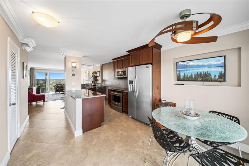 Image 5 of 37 For 2611 Riverside Dr  1106