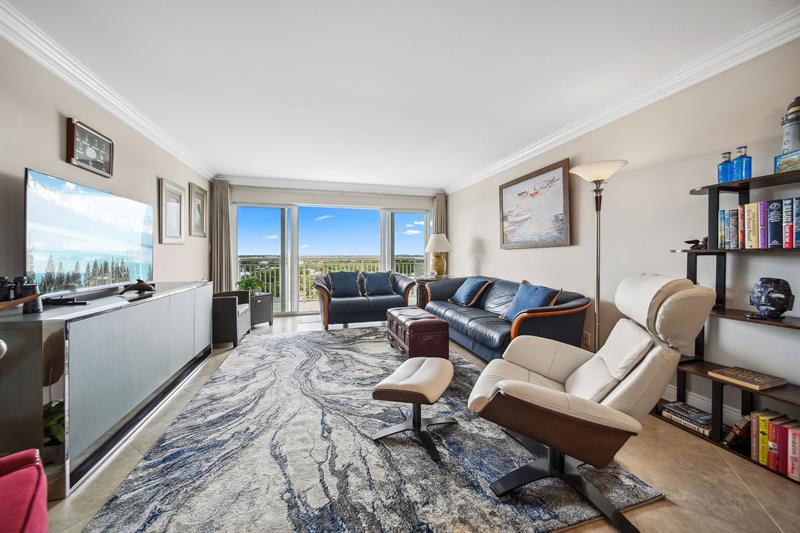 Image 8 of 37 For 2611 Riverside Dr  1106