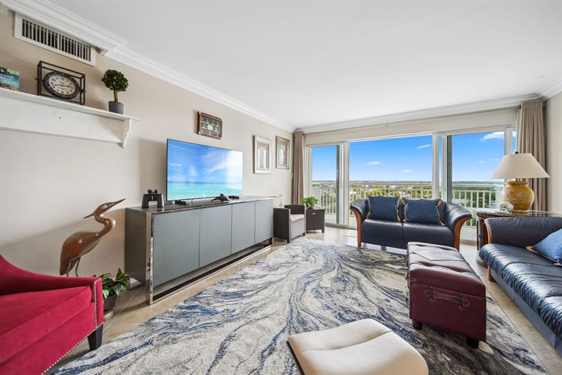 Image 9 of 37 For 2611 Riverside Dr  1106