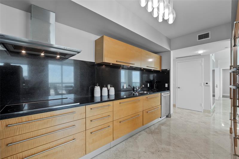 Image 16 of 70 For 101 Fort Lauderdale Beach Blvd  907