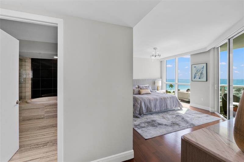 Image 26 of 70 For 101 Fort Lauderdale Beach Blvd  907