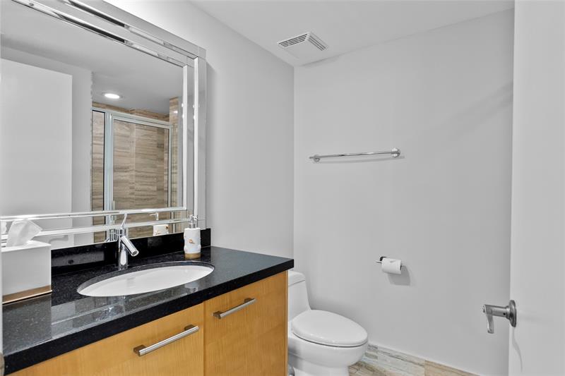 Image 31 of 70 For 101 Fort Lauderdale Beach Blvd  907