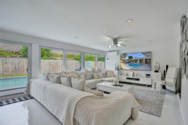 Image 11 of 21 For 4100 Bayview Dr