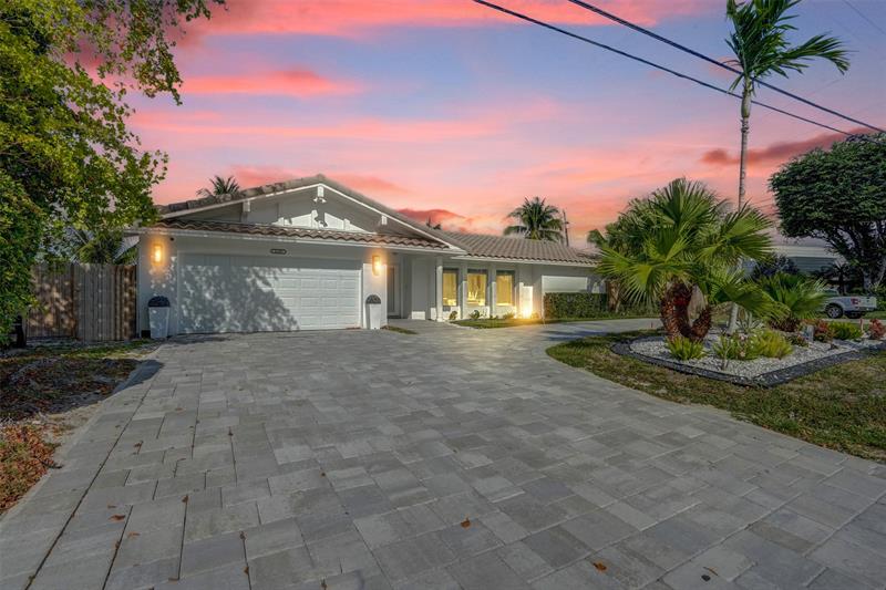 Image 6 of 21 For 4100 Bayview Dr