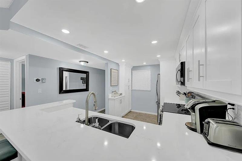 Image 9 of 30 For 9400 Ocean Dr  805