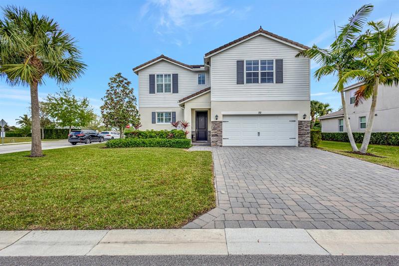 Image 3 of 82 For 92 Palmetto Ln