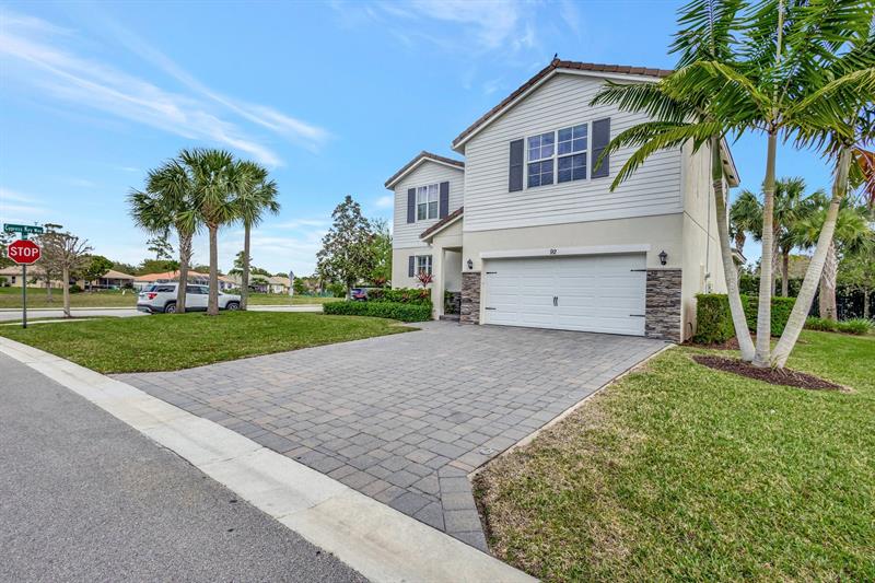 Image 4 of 82 For 92 Palmetto Ln