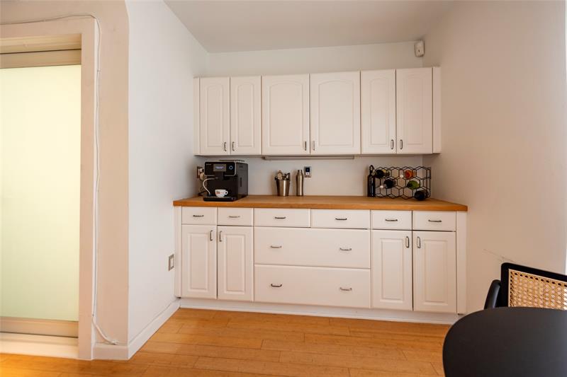Image 6 of 44 For 635 Euclid Ave  229