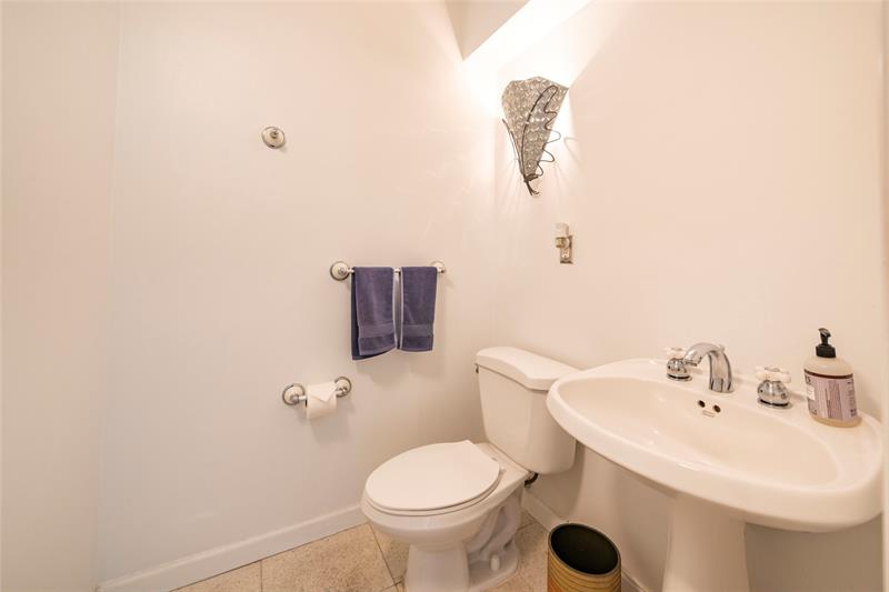 Image 9 of 44 For 635 Euclid Ave  229
