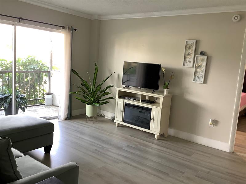 Image 10 of 25 For 4174 Inverrary Dr  203