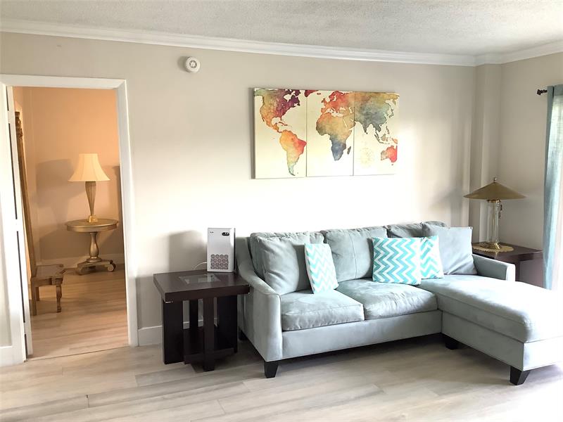 Image 11 of 25 For 4174 Inverrary Dr  203