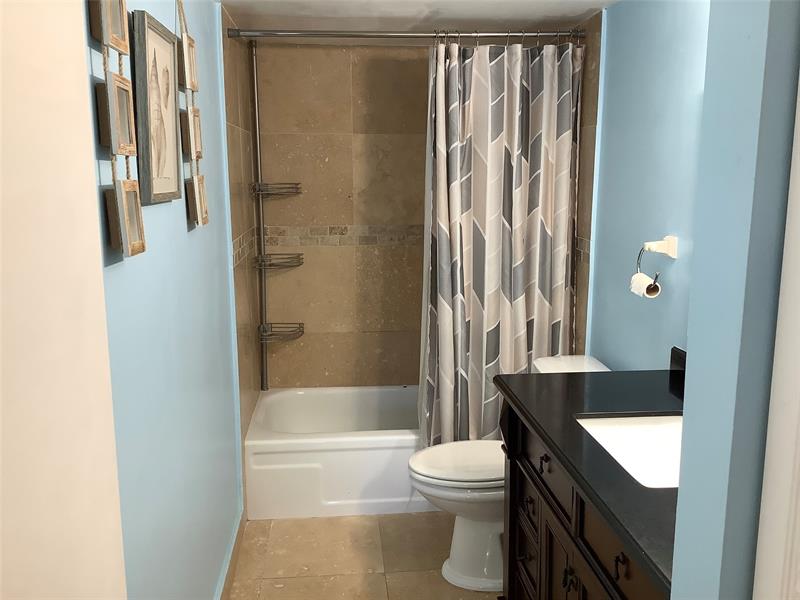 Image 17 of 25 For 4174 Inverrary Dr  203