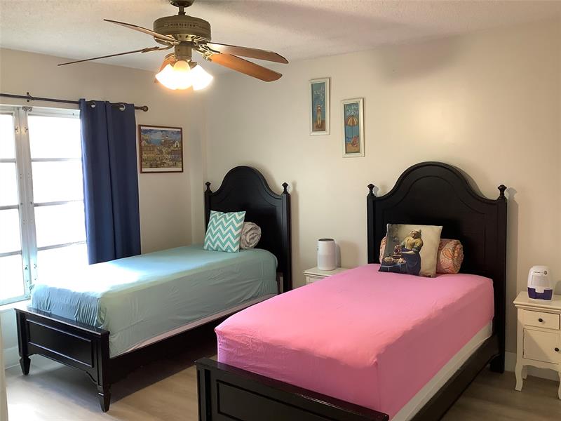 Image 19 of 25 For 4174 Inverrary Dr  203