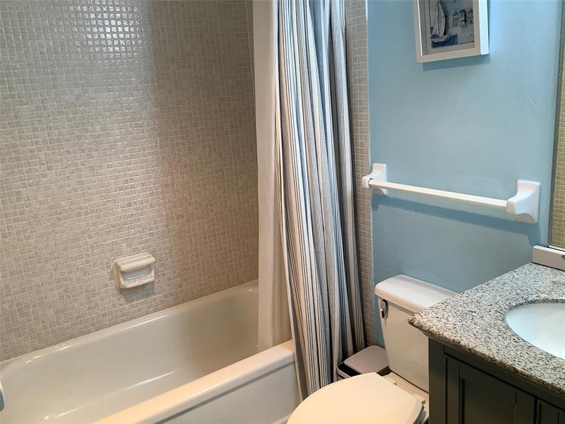 Image 21 of 25 For 4174 Inverrary Dr  203