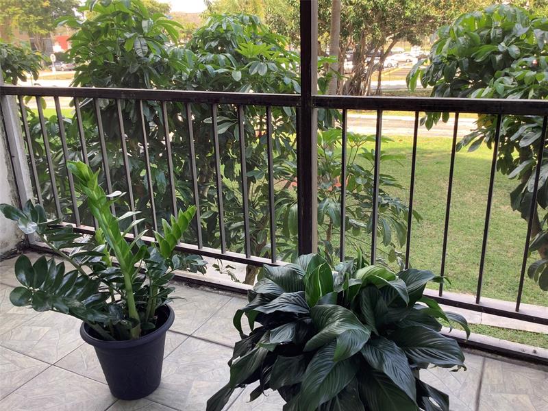 Image 23 of 25 For 4174 Inverrary Dr  203