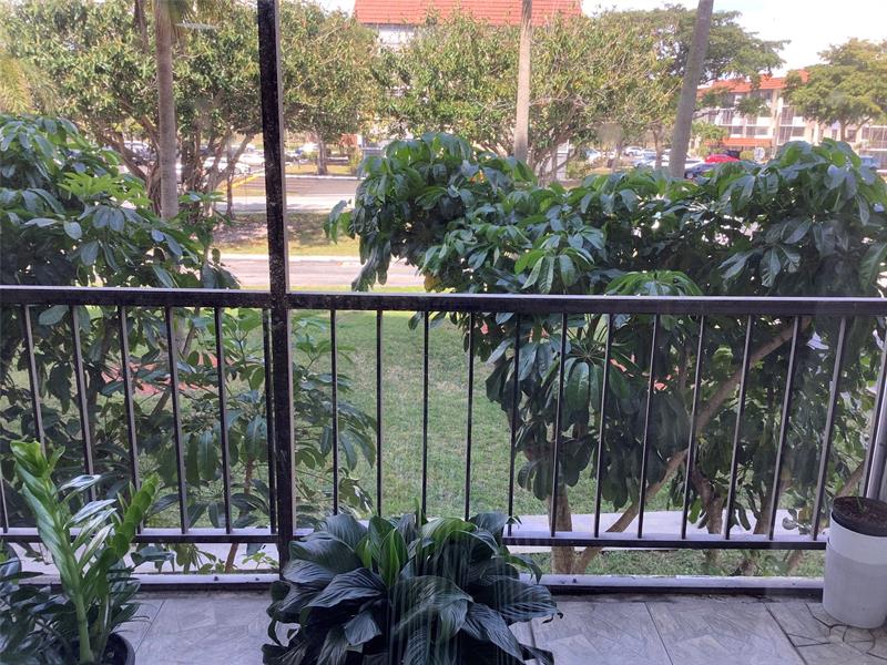 Image 24 of 25 For 4174 Inverrary Dr  203