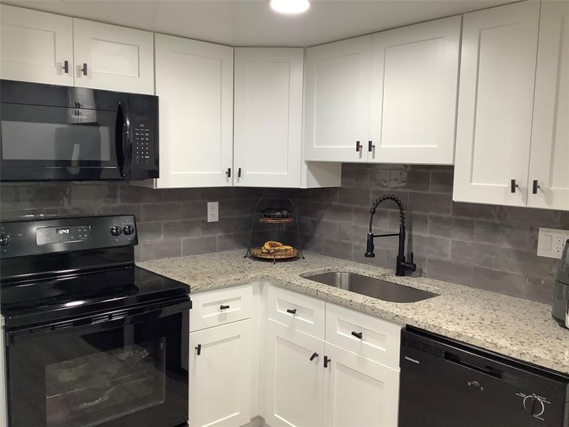 Image 4 of 25 For 4174 Inverrary Dr  203