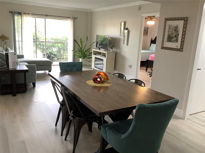 Image 8 of 25 For 4174 Inverrary Dr  203