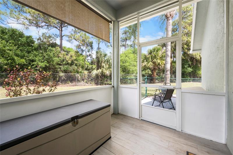 Image 10 of 35 For 8904 Fishermans Wharf Dr
