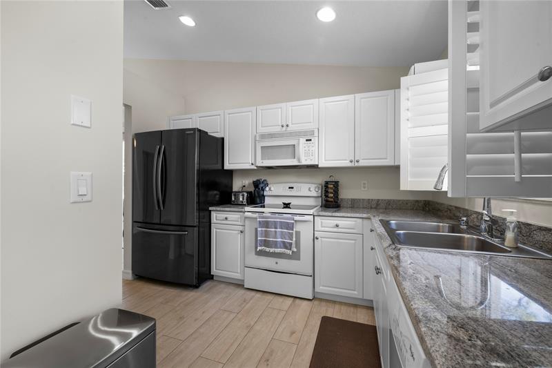 Image 12 of 35 For 8904 Fishermans Wharf Dr