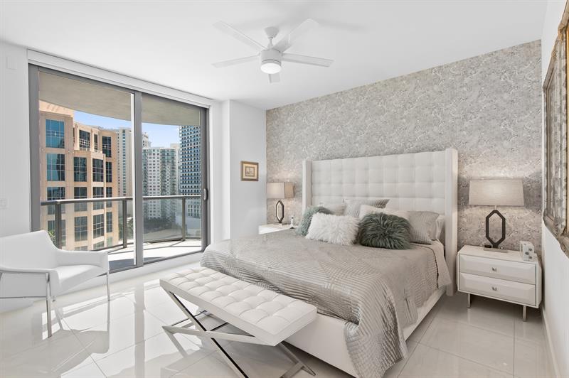Image 18 of 54 For 100 Las Olas Blvd  1901