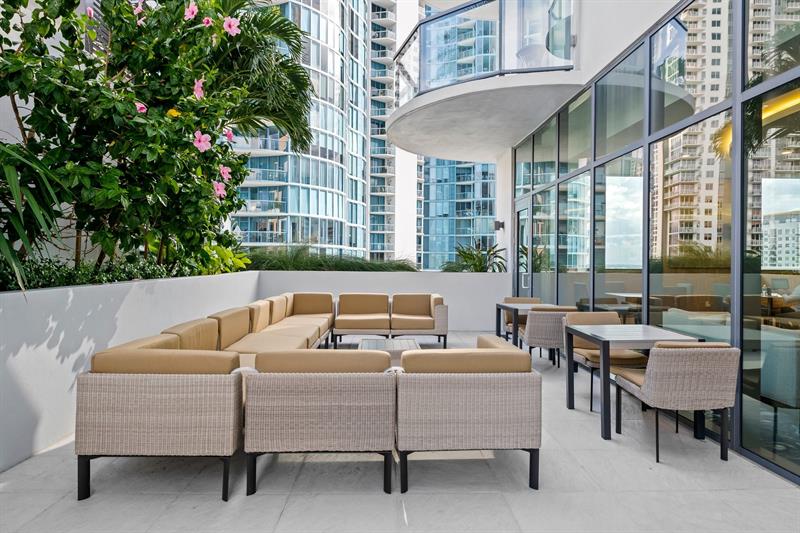 Image 38 of 54 For 100 Las Olas Blvd  1901