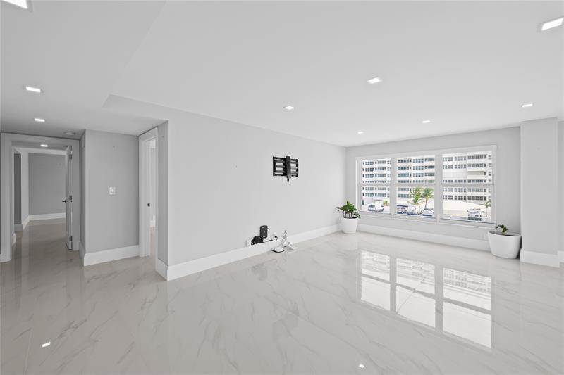 Image 79 of 90 For 3900 Galt Ocean Dr  317