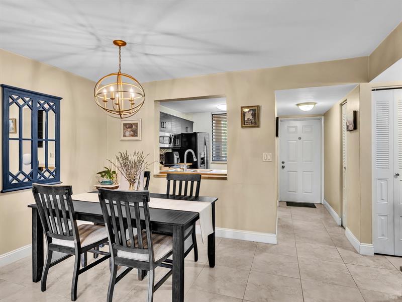 Image 11 of 27 For 8592 Sunrise Blvd  202