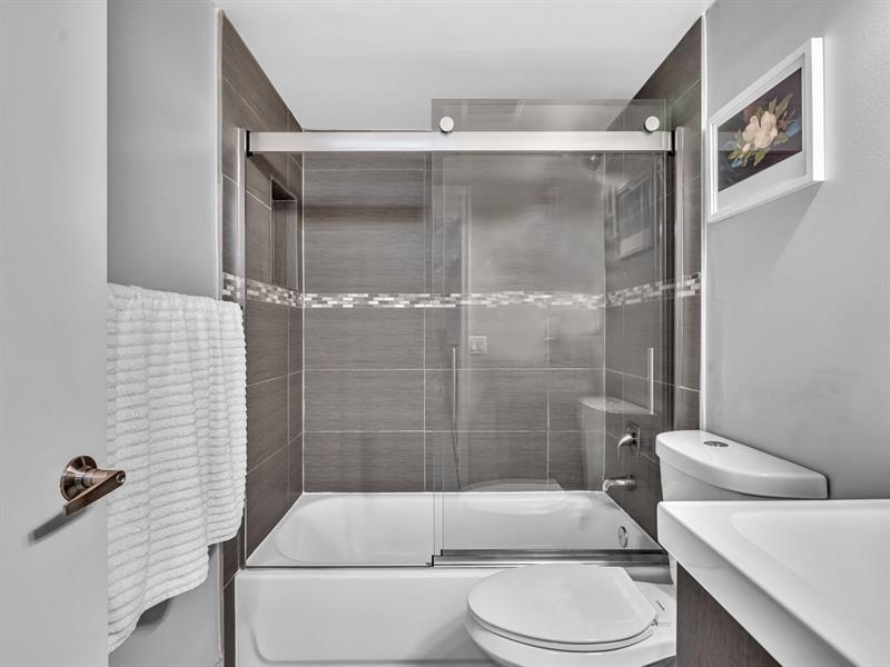 Image 18 of 27 For 8592 Sunrise Blvd  202