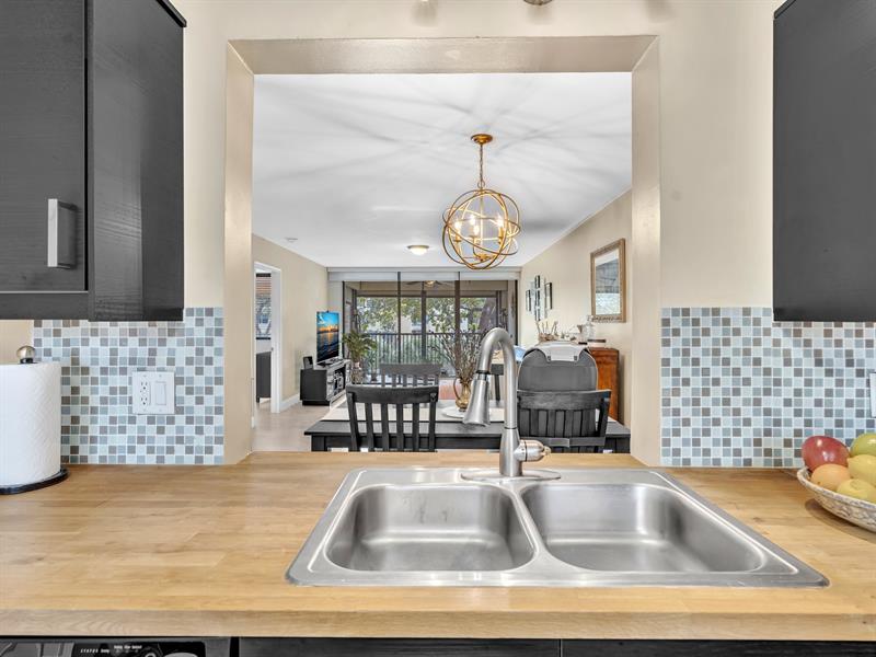 Image 5 of 27 For 8592 Sunrise Blvd  202