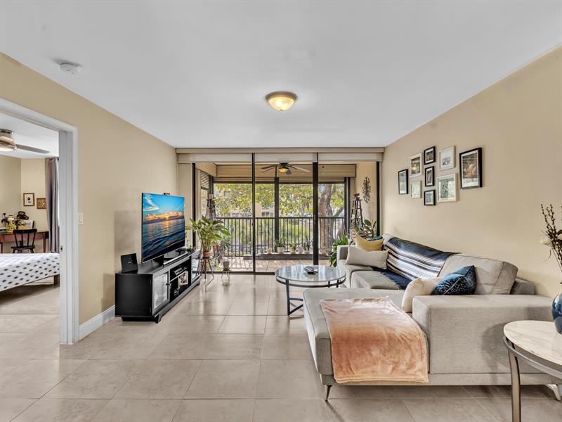 Image 8 of 27 For 8592 Sunrise Blvd  202
