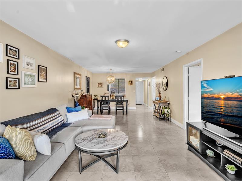 Image 9 of 27 For 8592 Sunrise Blvd  202