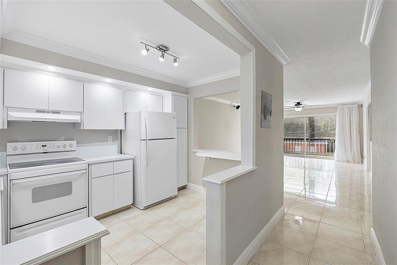 Image 11 of 30 For 1220 3rd St  205
